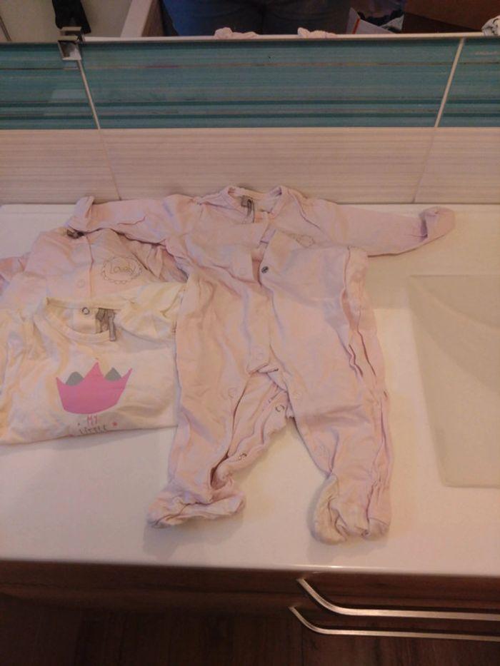 Lot 3 pyjamas légers fille taille 6mois - photo numéro 2