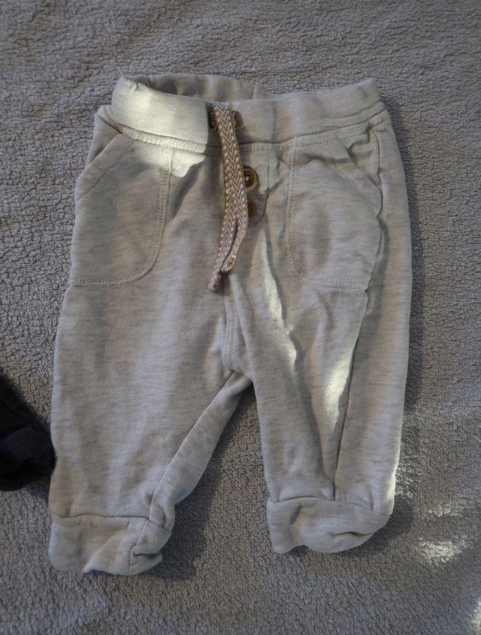 Lot de 2 Pantalons 6 mois - photo numéro 2