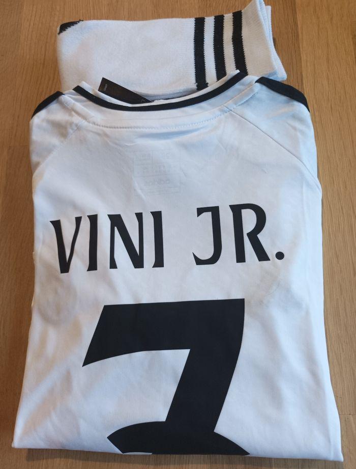 Maillot Vinicius Real de Madrid taille 14 ans modèle 2025 domicile - photo numéro 6