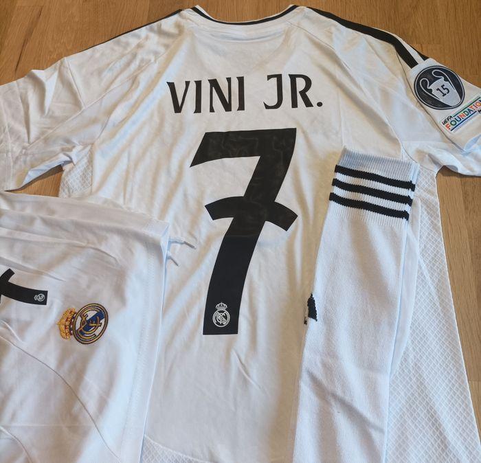 Maillot Vinicius Real de Madrid taille 14 ans modèle 2025 domicile - photo numéro 1