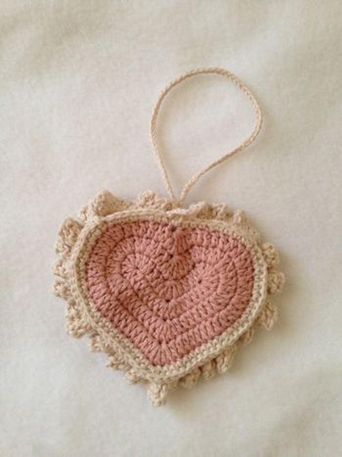 Pochette coeur au crochet - photo numéro 4