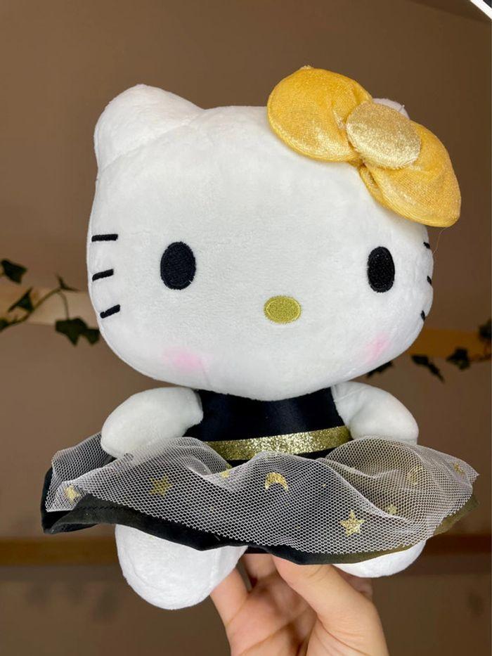 Peluche Hello Kitty en robe étoilée et pailletée 💫 - photo numéro 15