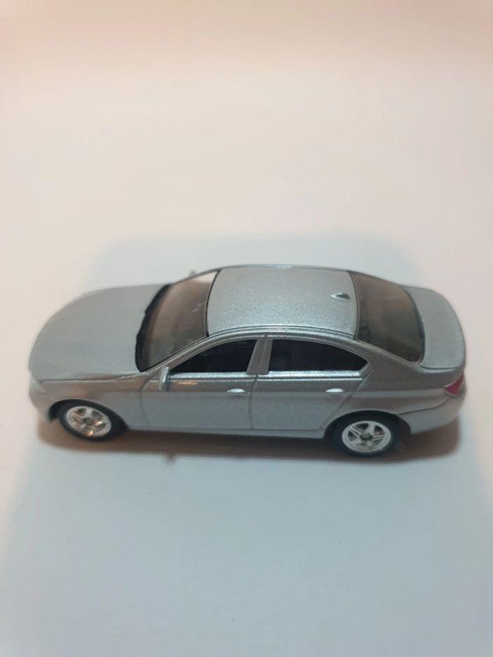 Welly BMW 535 i Serie 5 F10 Gris Métalisé n° 52319 - 1/64 - photo numéro 12