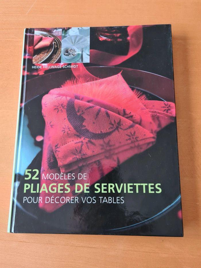 Livre 52 modèles de pliages de serviettes pour décorer vos tables
En excellent état - photo numéro 1