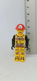 Homme pompier avec casque rouge lego