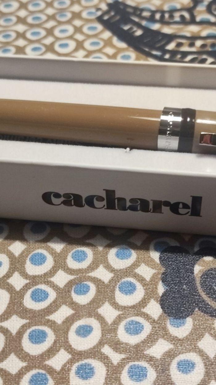 Stylo de grande qualité Cacharel avec sa recharge. Neuf - photo numéro 4