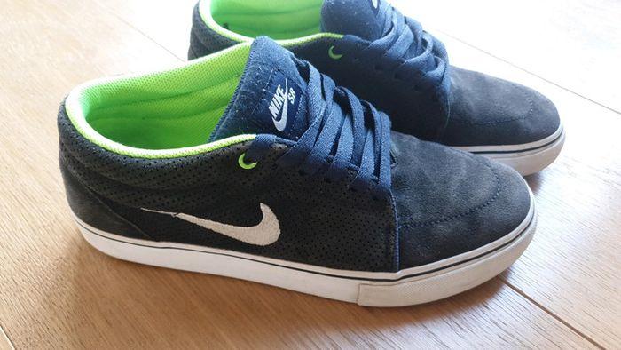 Nike SB taille 41 noir et bleu marine - photo numéro 1