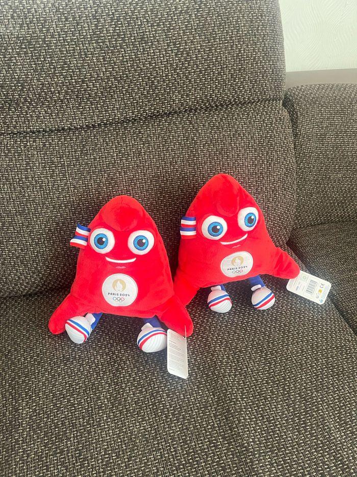 Mascotte des jeux olympiques de Paris 2024 de 24cm 100€les deux - photo numéro 3