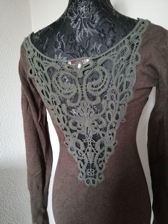 2 elles collection - pull long ou robe moulante marron - dentelle dans le dos - photo numéro 4