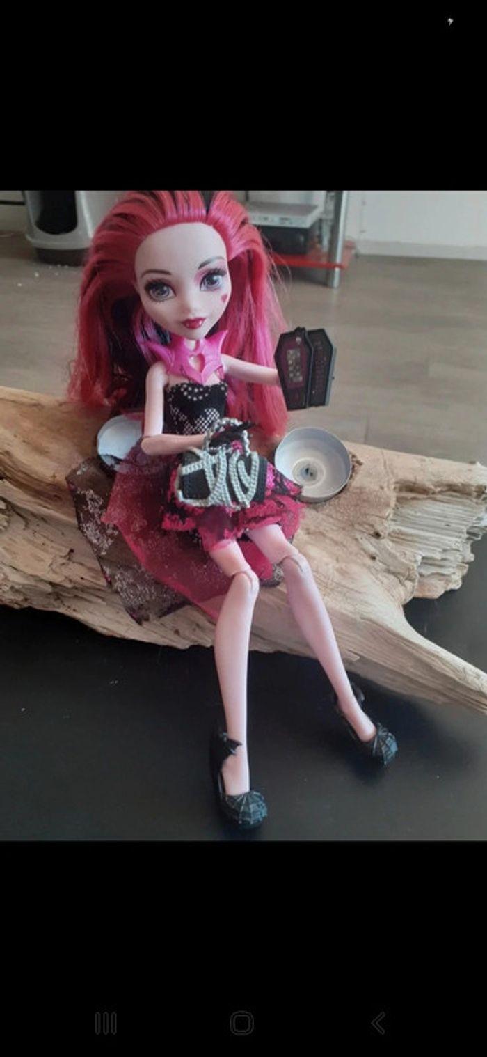 Poupée Monster High Draculaura et accessoires - photo numéro 3