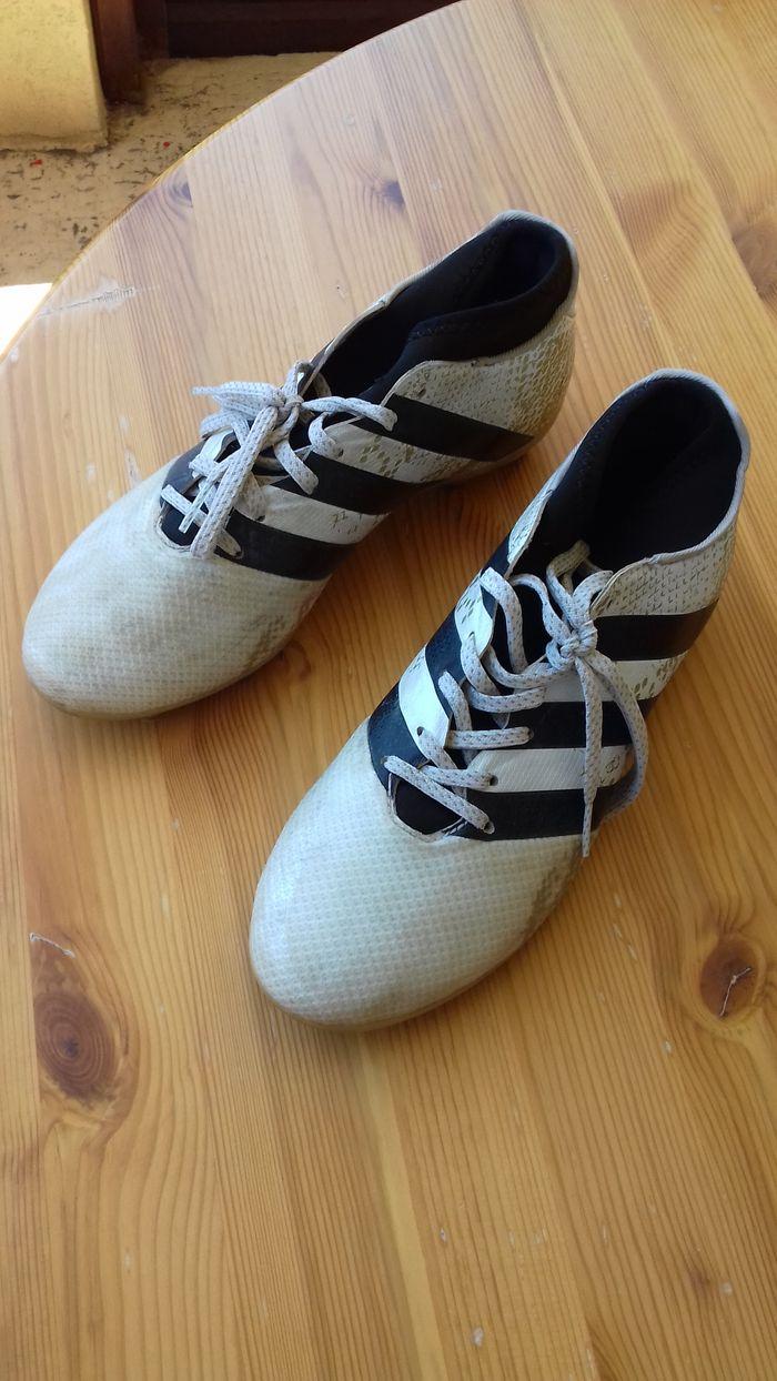 Chaussures de foot  pointure 40 - photo numéro 1