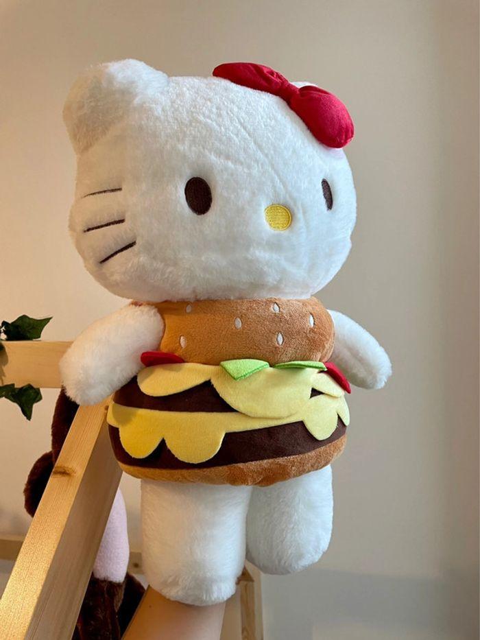 Peluche Hello Kitty déguisement Hamburger 🍔 - photo numéro 4