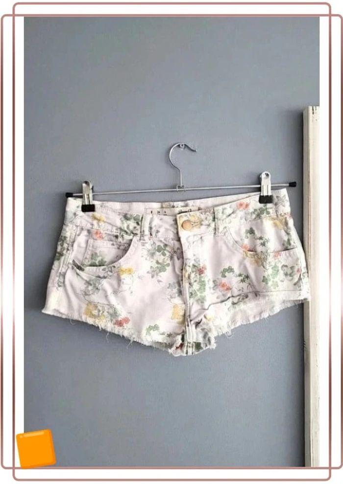 🌻 mini short fleuri taille 36 parfait état - photo numéro 1