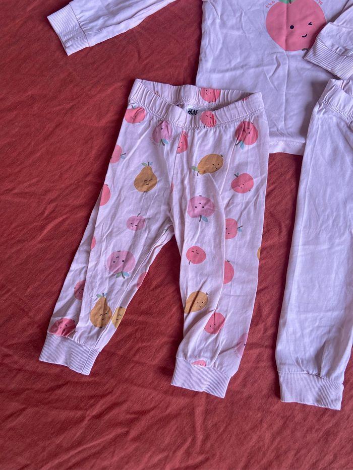 Lot de 2 pyjama bébé fille H&M taille 9 mois - photo numéro 2