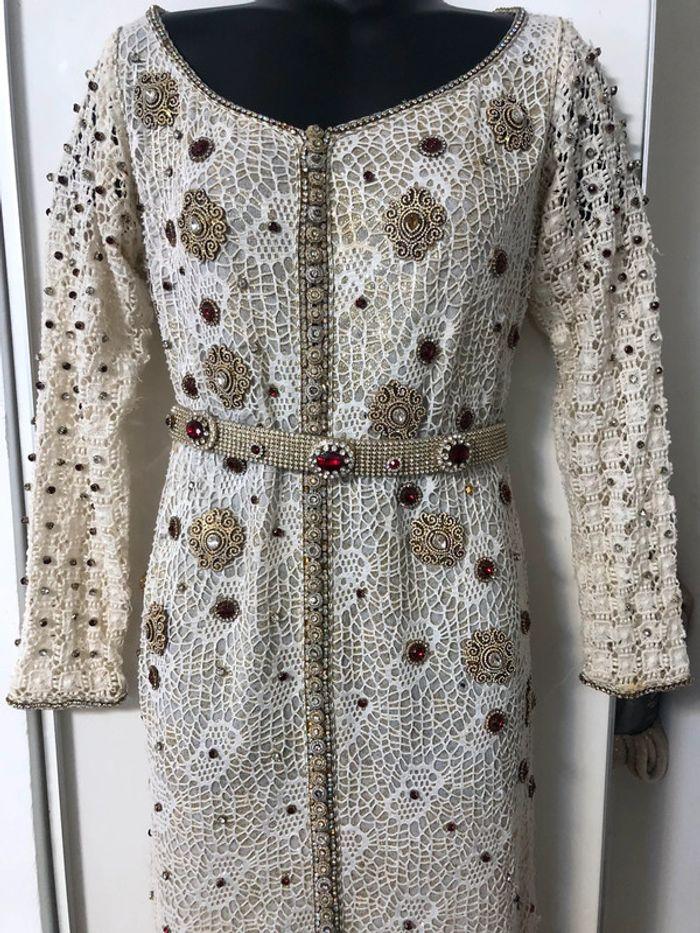 Robe fête orientale . Habillée. Tenue de fêtes .Mariage.Caftan sublime dentelle . Taille M - photo numéro 2