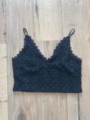 Crop top noir en dentelle