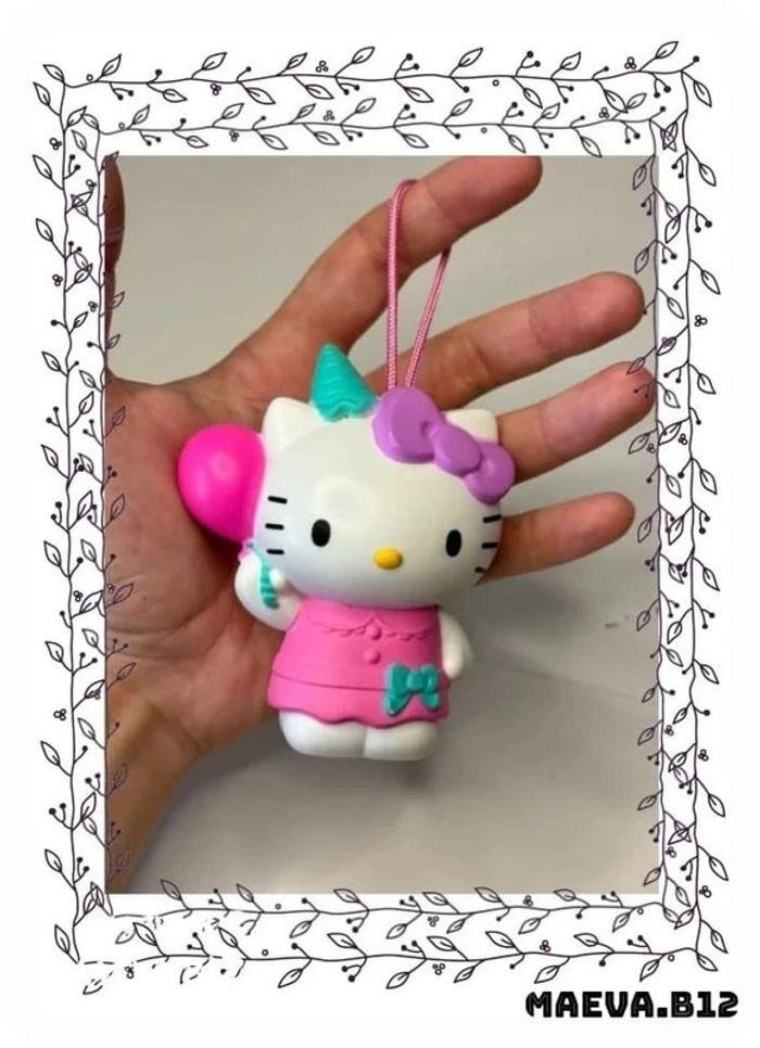 Gros porte clés / Figurine Hello Kitty McDonald's 2015 avec cadeau dedans - photo numéro 1