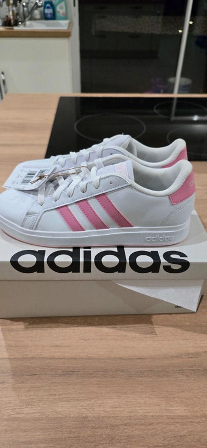 Basket cuir adidas femme taille 38 - photo numéro 1