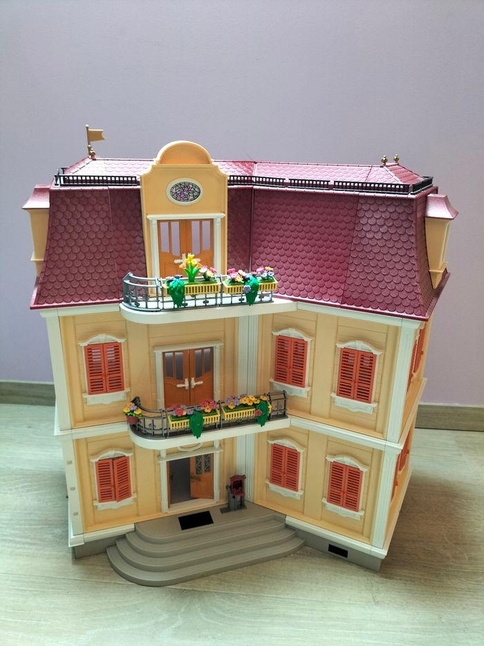 Grande Maison playmobil avec toutes les pièces - photo numéro 1