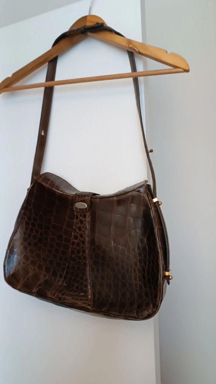 Sac bandoulière vintage marron cuir marque Guy Laroche - photo numéro 2