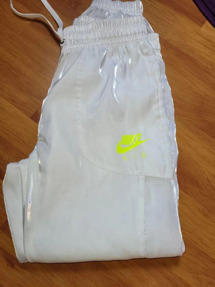 Pantalon de survêtement nike original casi neuf - photo numéro 1