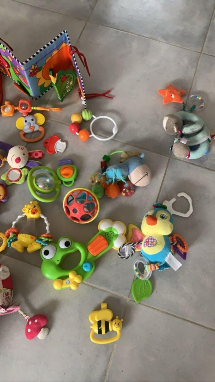 Gros lot de jouets bébé - photo numéro 1