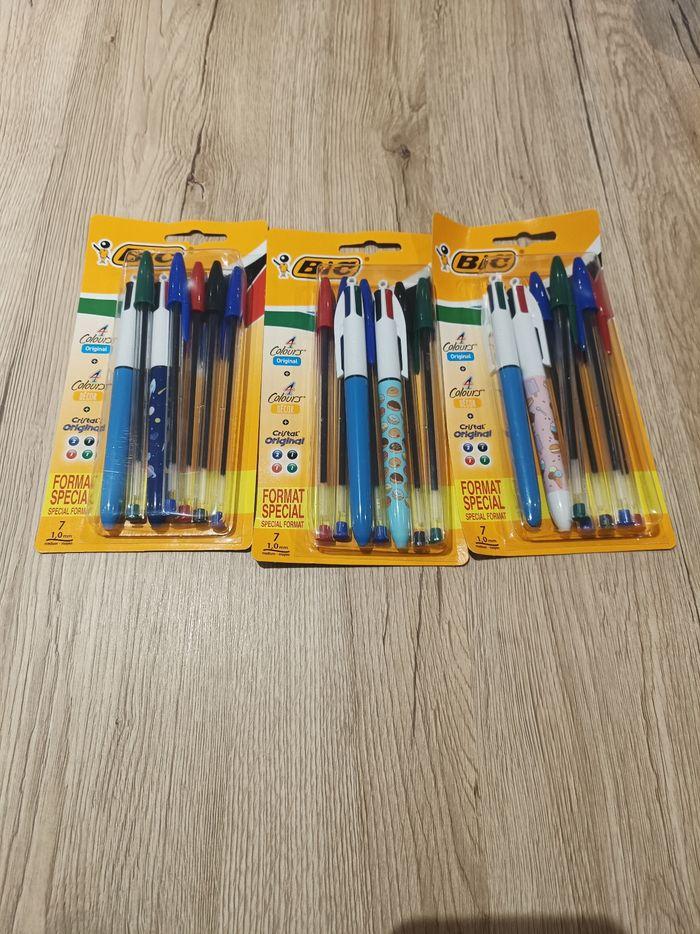 Lot de 6 stylos 4 couleurs et 15 stylos bic cristal