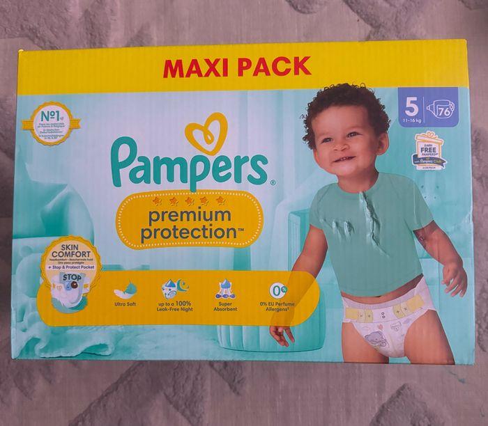 2 paquets de couches Pampers taille 5