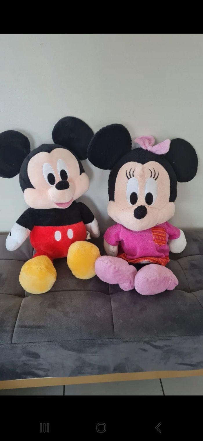 Lot de 2 grands peluches Mickey et minnie - photo numéro 1