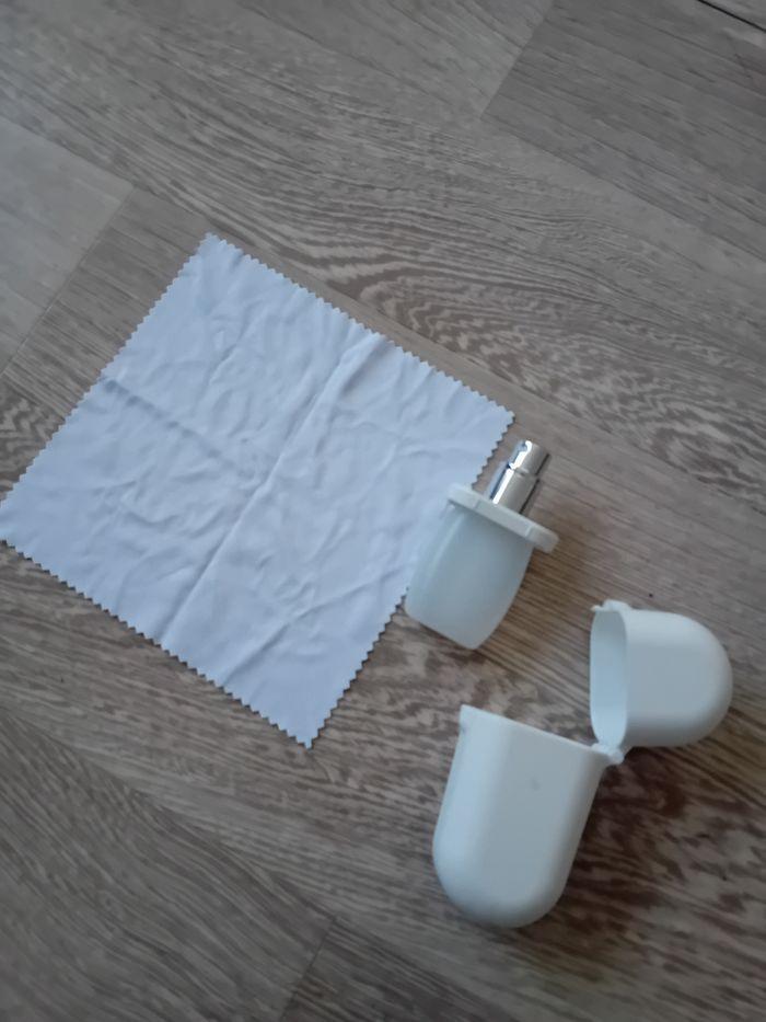 Petite boîte spray pour nettoyer les lunettes - photo numéro 1