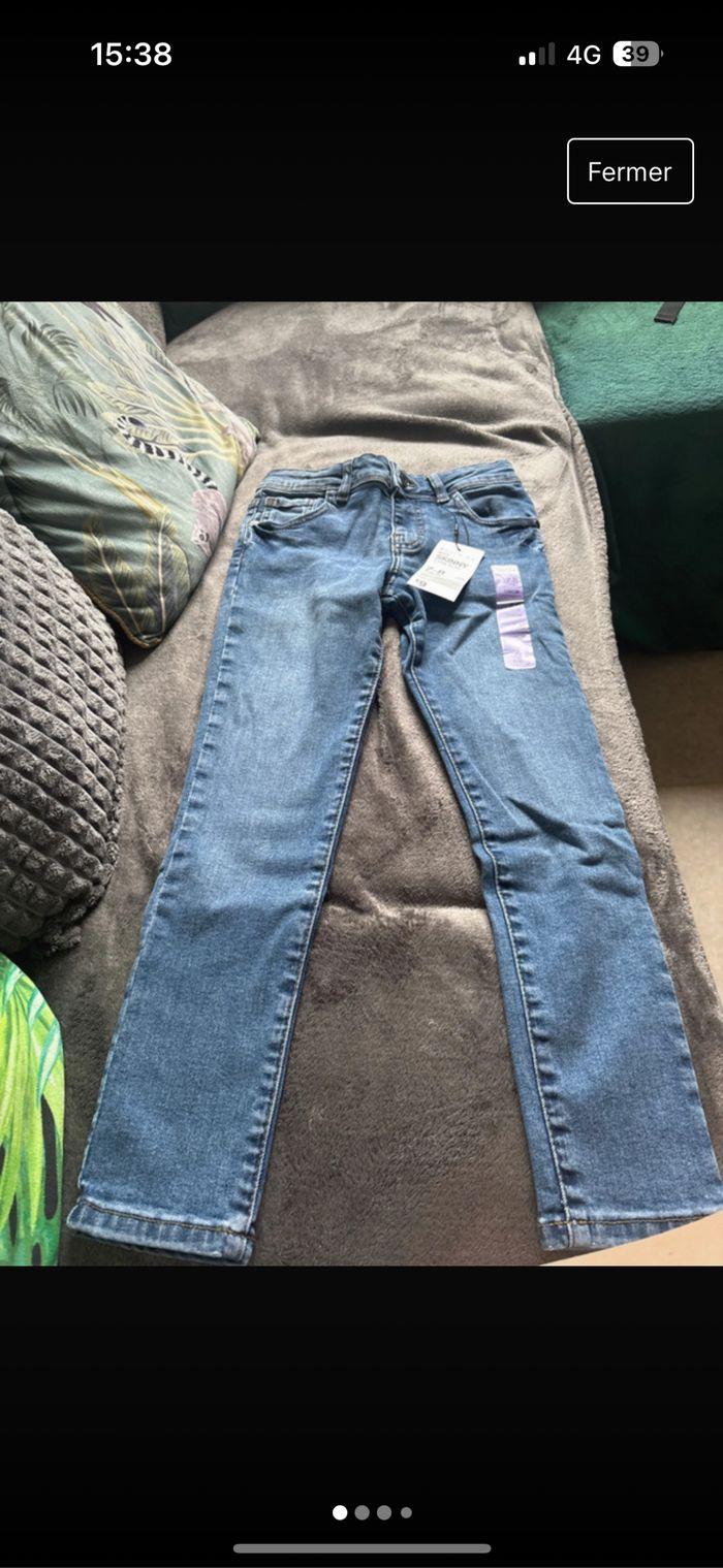 Jeans neuf 8ans