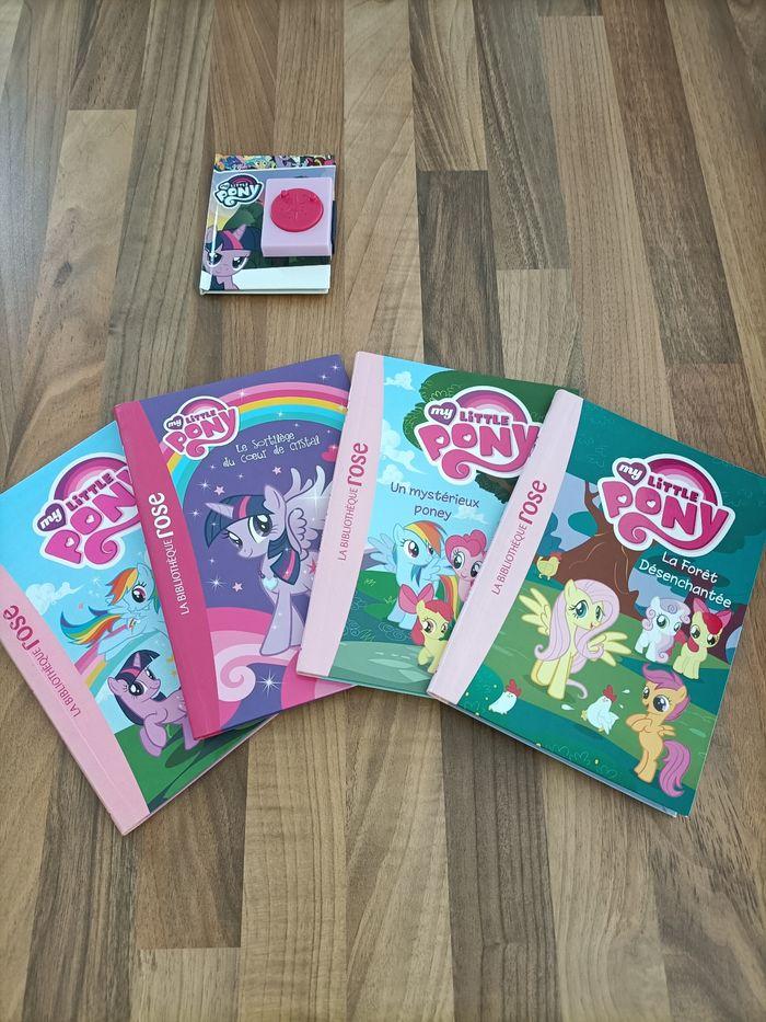 Lot 4 livres My Little Pony tome 1,2,3,5 +1 petit cadeau - photo numéro 1