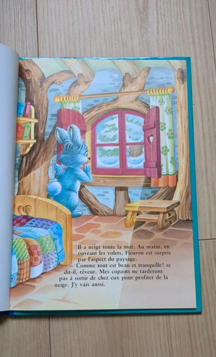 Le petit lapin bleu découvre la neige - photo numéro 2