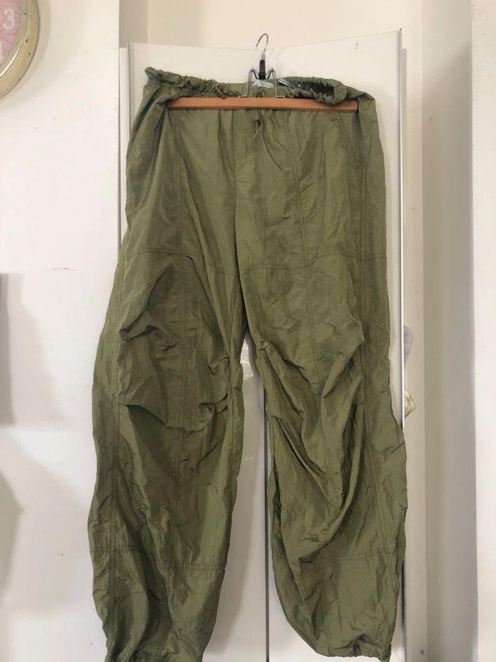 Pantalon large / parachute . Taille M - photo numéro 1