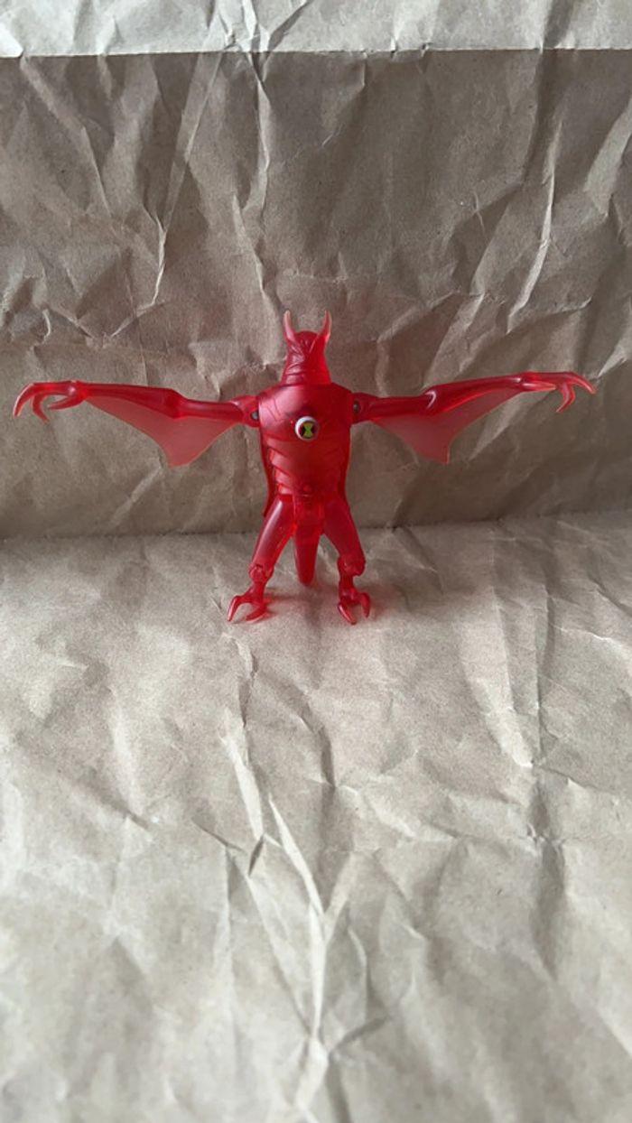 Bandai - 2008 Rare figurine Ben 10 clear red Jetray 10cm - photo numéro 3