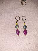 Boucles d oreilles pendantes perles de verre et resine