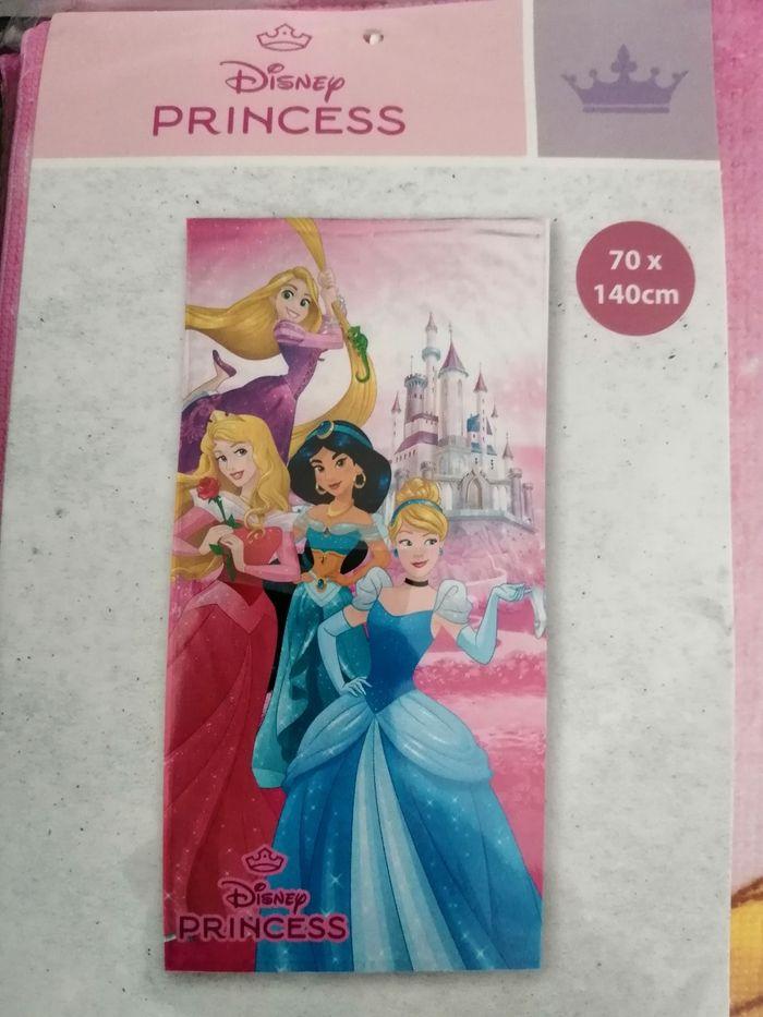 Serviette de bain Princesses Disney - photo numéro 1