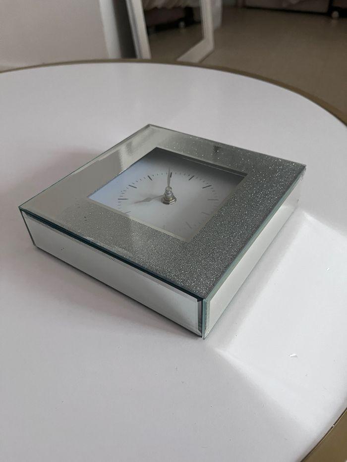 Horloge miroir - photo numéro 2