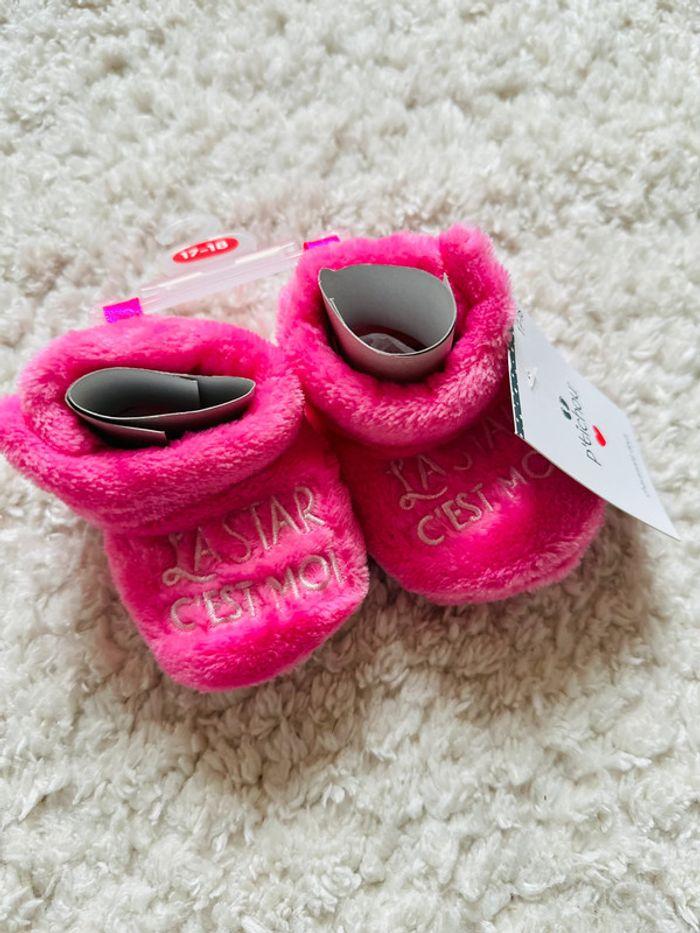 Petits chaussons 17/18 NEUF