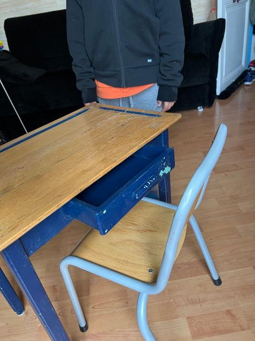 Petit bureau enfant avec sa chaise, bleu avec rigole et tiroir - photo numéro 2