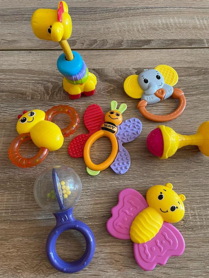 Lot jouets bébé