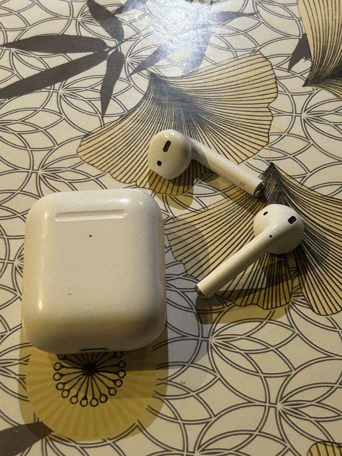 AirPods 2 + boîtier - photo numéro 1