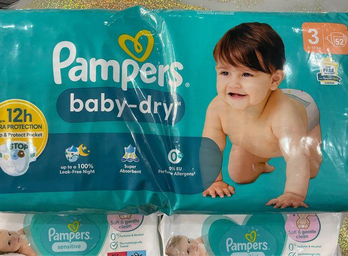 Lots de 52 couches et 3 paquets de 52 lingettes Pampers - photo numéro 3