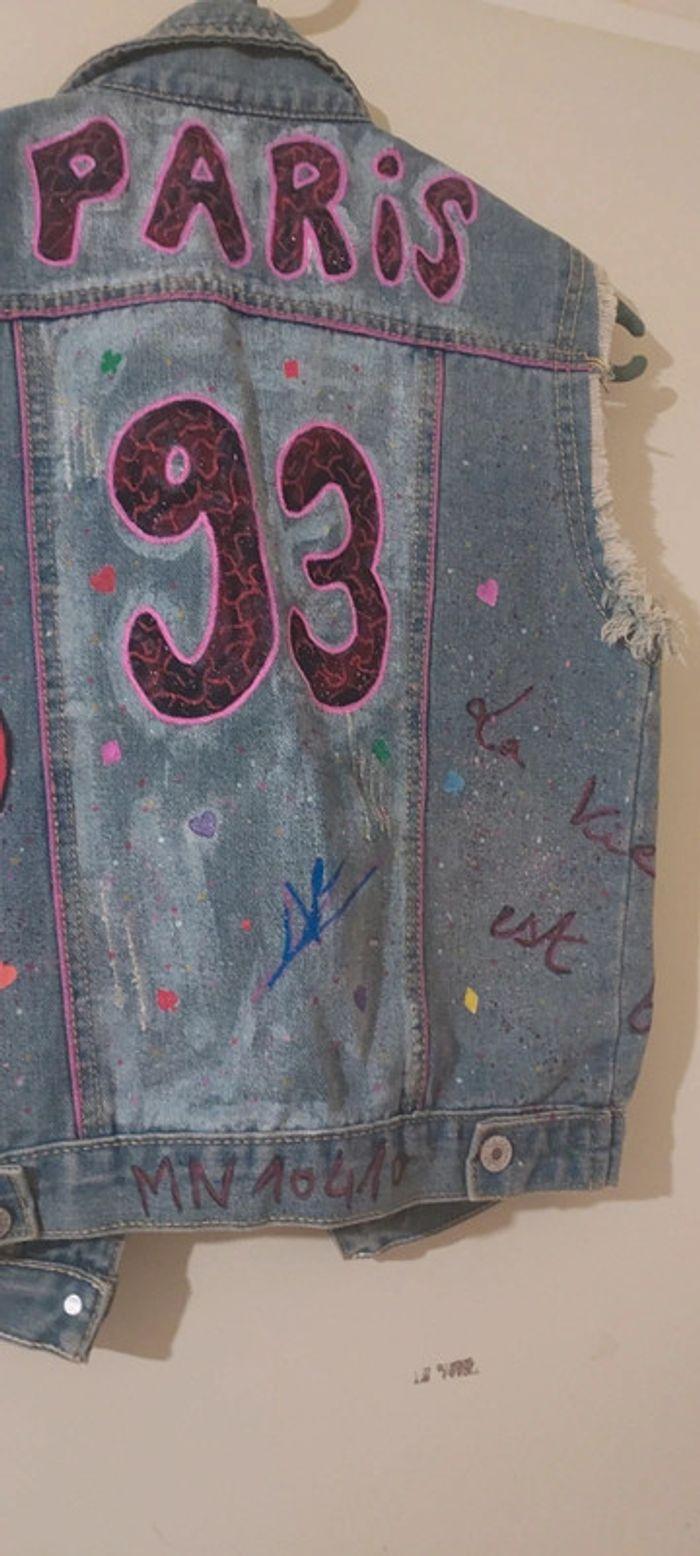 Veste jeans sans manche customiser - photo numéro 3