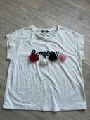 T-shirt blanc avec écritures et pompons