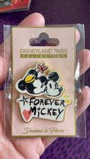 Pin’s officiel Disney mickey minnie