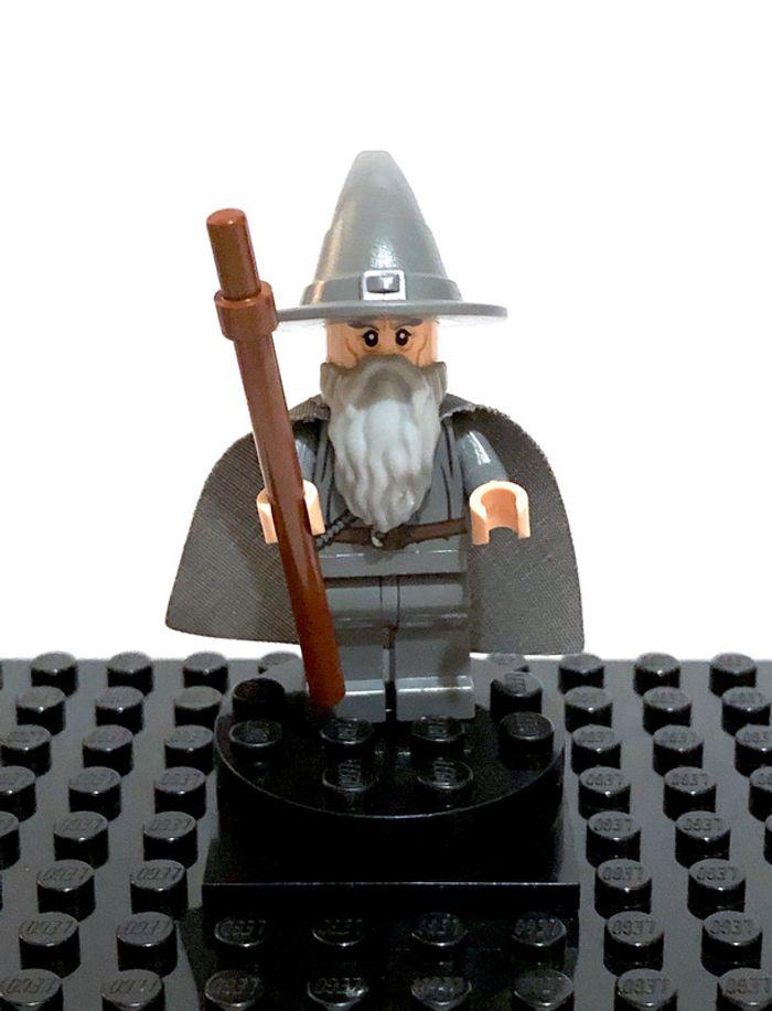 LEGO Lotr/Hobbit - Gandalf the grey, long cheek lines - photo numéro 1