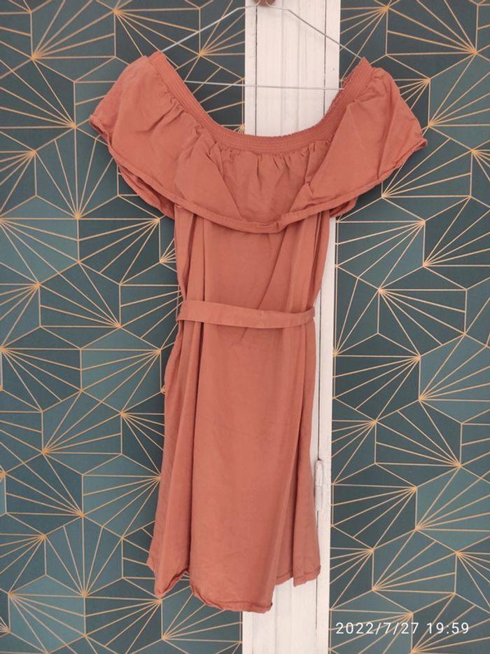 Robe orangé à épaules dénudées - photo numéro 4