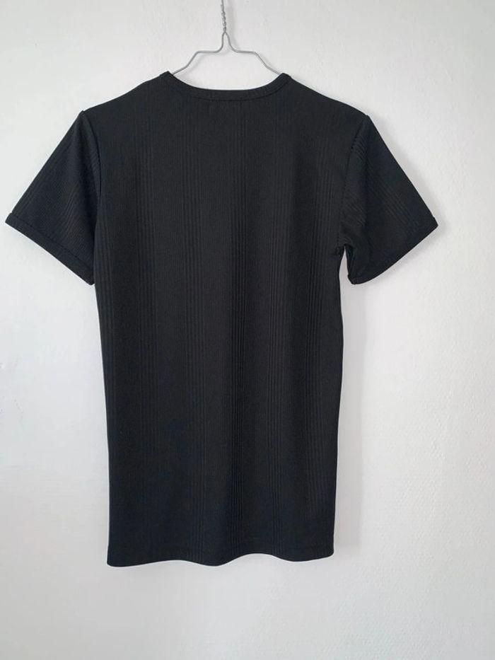 T-shirt homme noir 👕 taille 36 - photo numéro 2