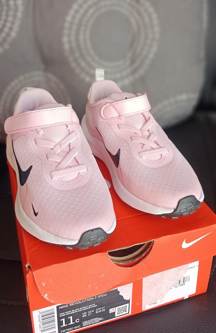 Baskets enfant, Nike Révolution 7, taille 28. Neuves - photo numéro 2